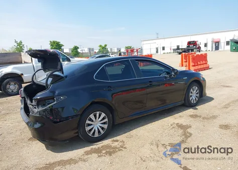 2018 Toyota Camry Le z USA, uszkodzony, nr VIN 4T1B31HK3JU501224